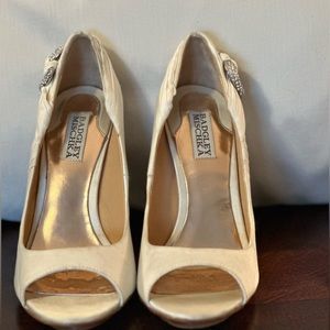 BRIDES!!! And just anyone who has fabulous taste